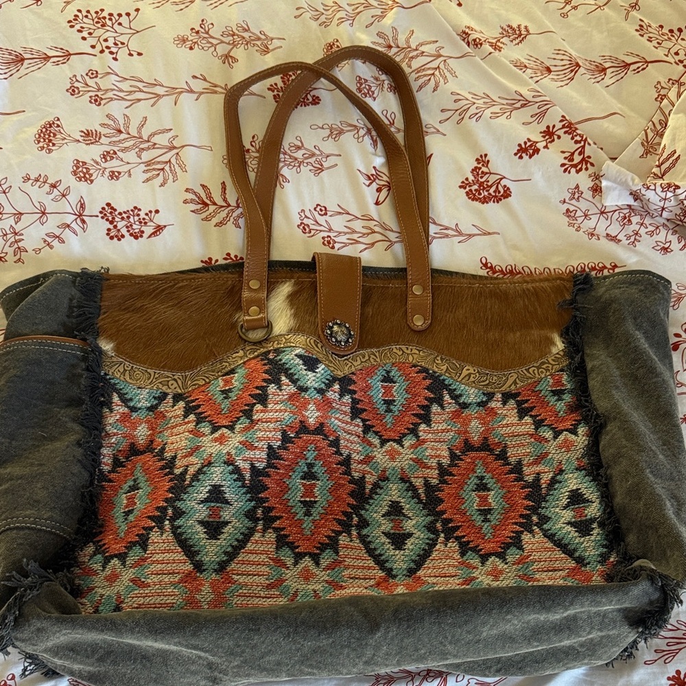 Myra Bag Multicolor weekender like new!!